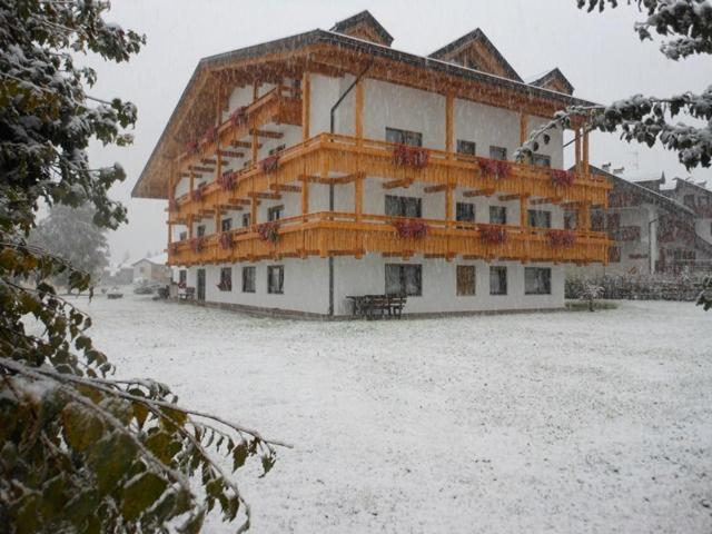 Residence Dolomia ポッツァ・ディ・ファッサ エクステリア 写真